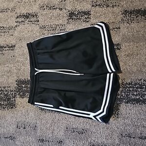 NO BOUNDARIES BASKETBALL SHORTS